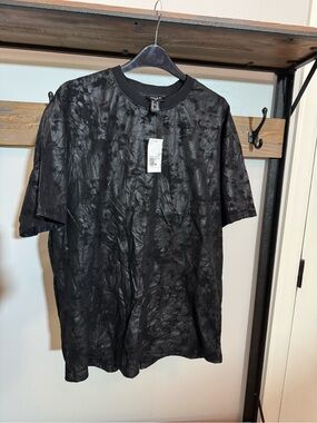 Forever 21 Men's Black Crushed Velvet Short Sleeve Tee NWT